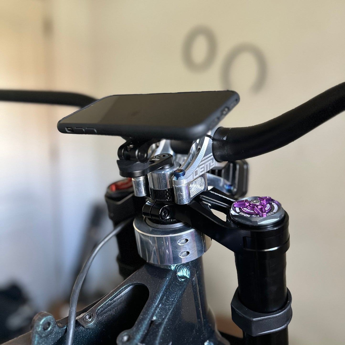 Phone Mount Stem Lock