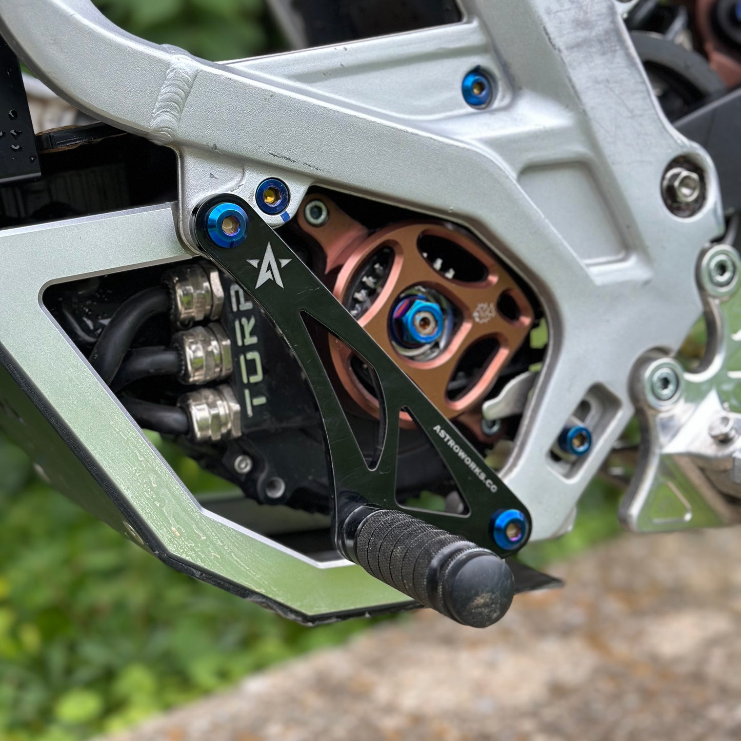 Surron Light Bee / Eride Pro Low-profile Titanium Shift Lock Bolts