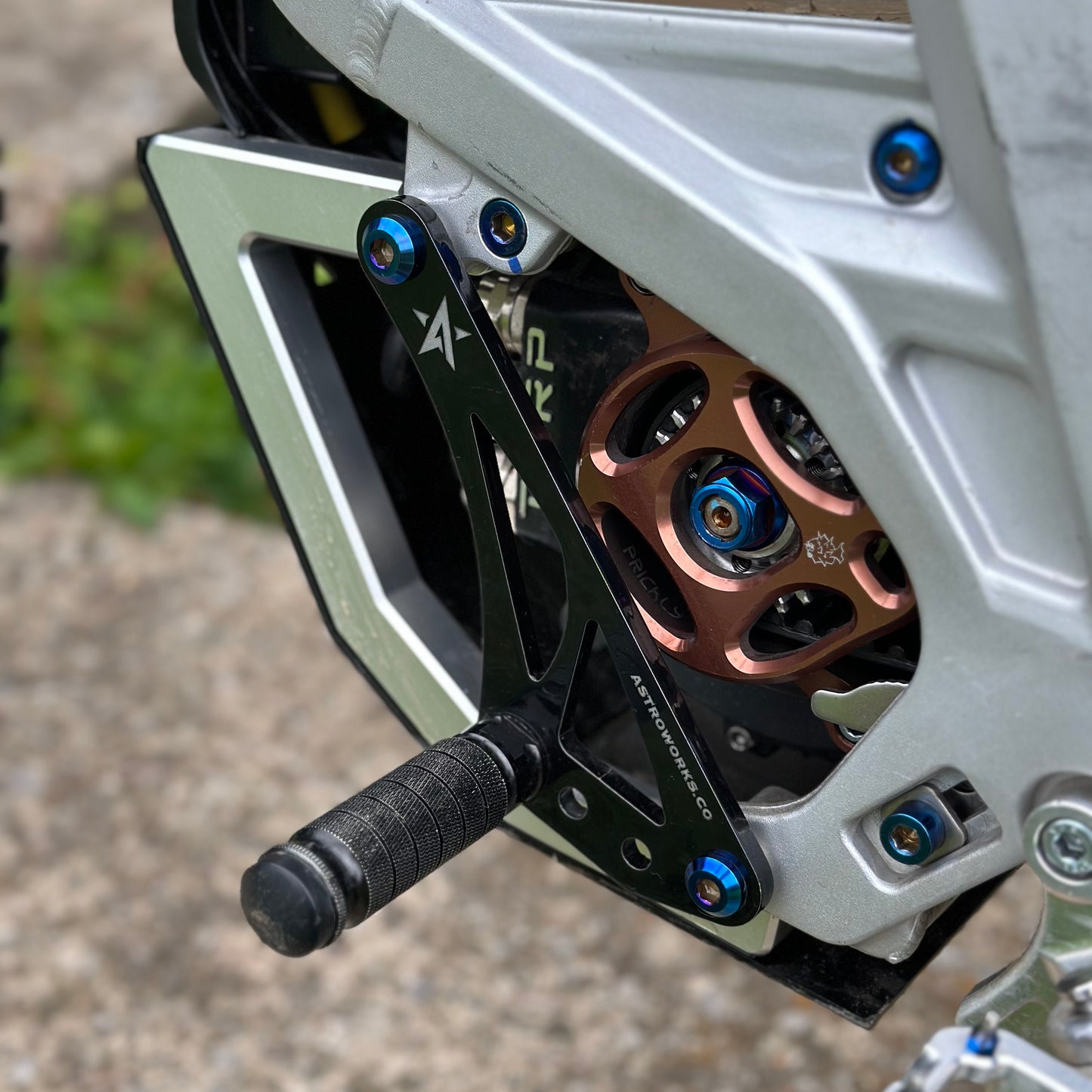 Surron Light Bee / Eride Pro Low-profile Titanium Shift Lock Bolts