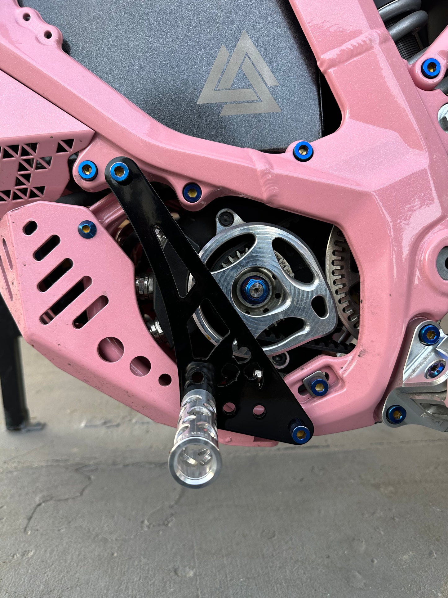 TRIPLE9MOTO Shift Lock - Surron Ultra Bee