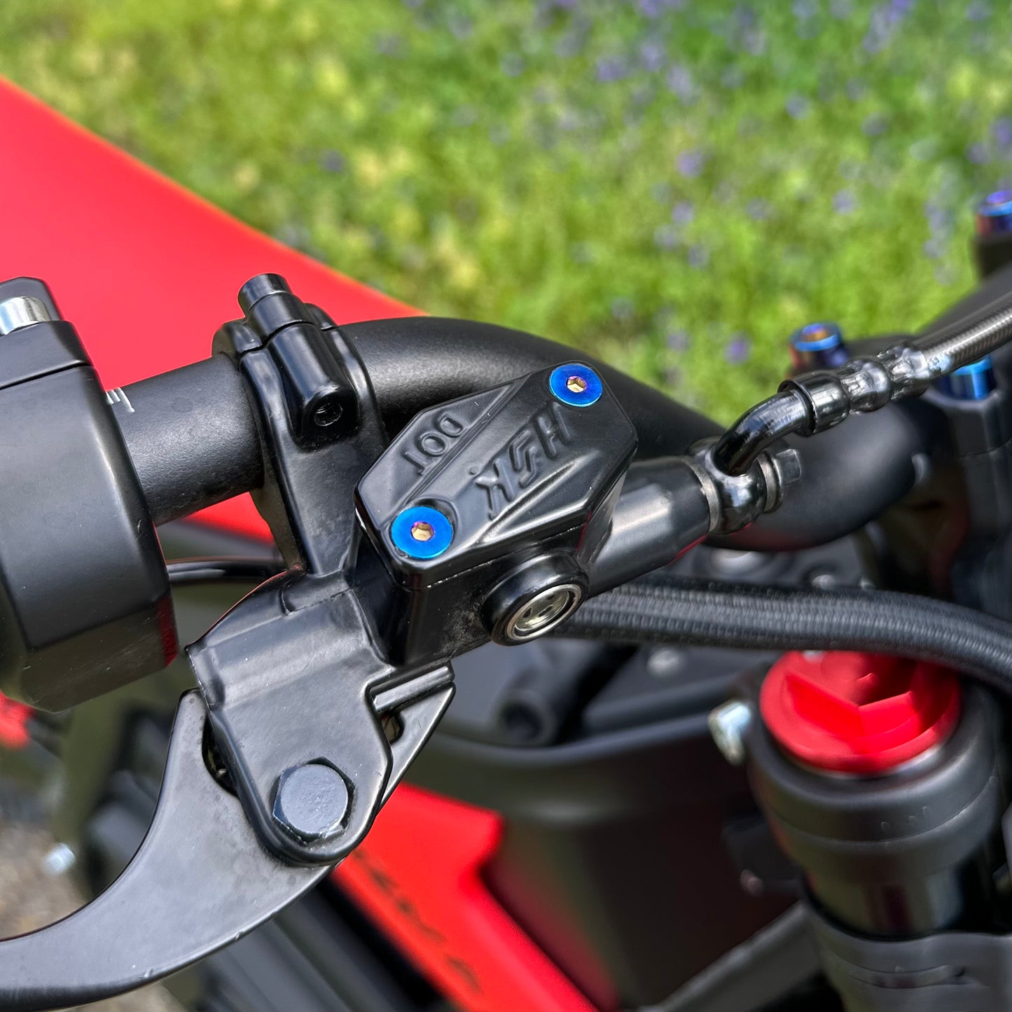 Yozma / Strike Shadow Brake Master Cap Titanium Bolts